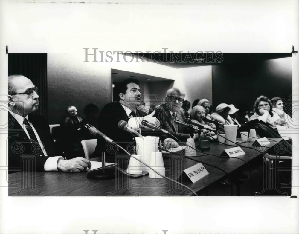 1988 Press Photo At the senator Metzenbaum&#39;s hearing on crime at Justice Center - Historic Images