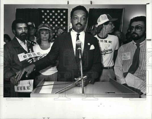 1987 Press Photo Jesse Jackson after speaking to Assoc of State Democratic Chair - Historic Images