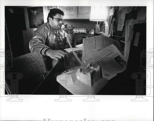 1985 Press Photo Fred Brule, of the AIDS Hot line - Historic Images