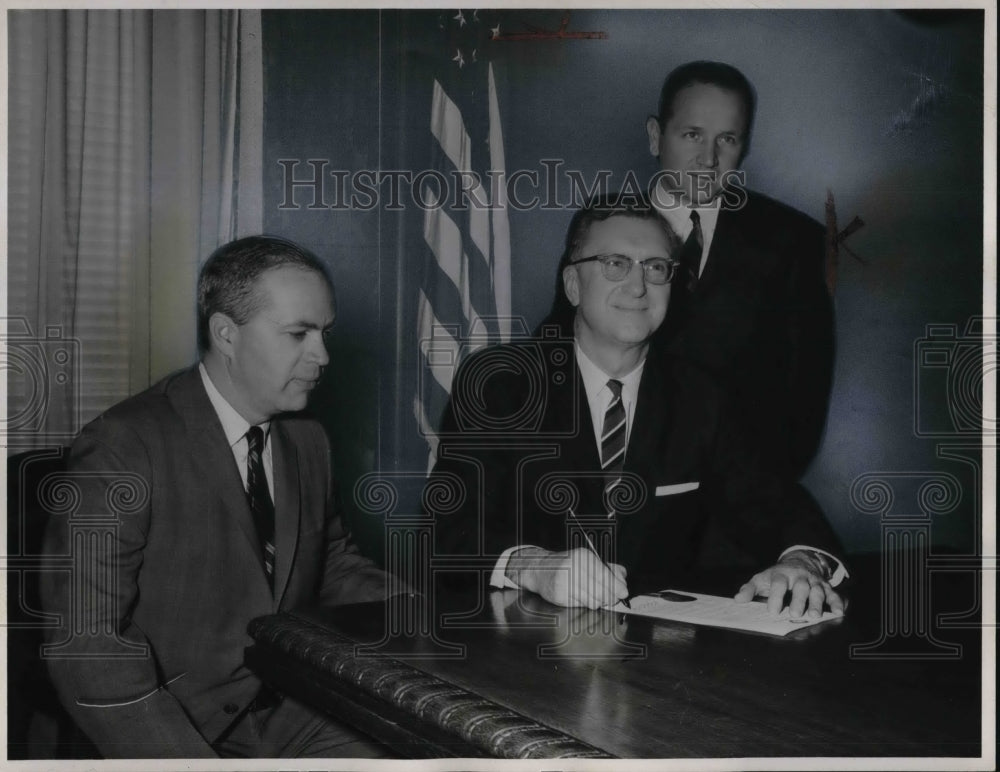 1966 Press Photo David L. Margolins, Mayor Ralph S. Loeher, William Snider- Historic Images