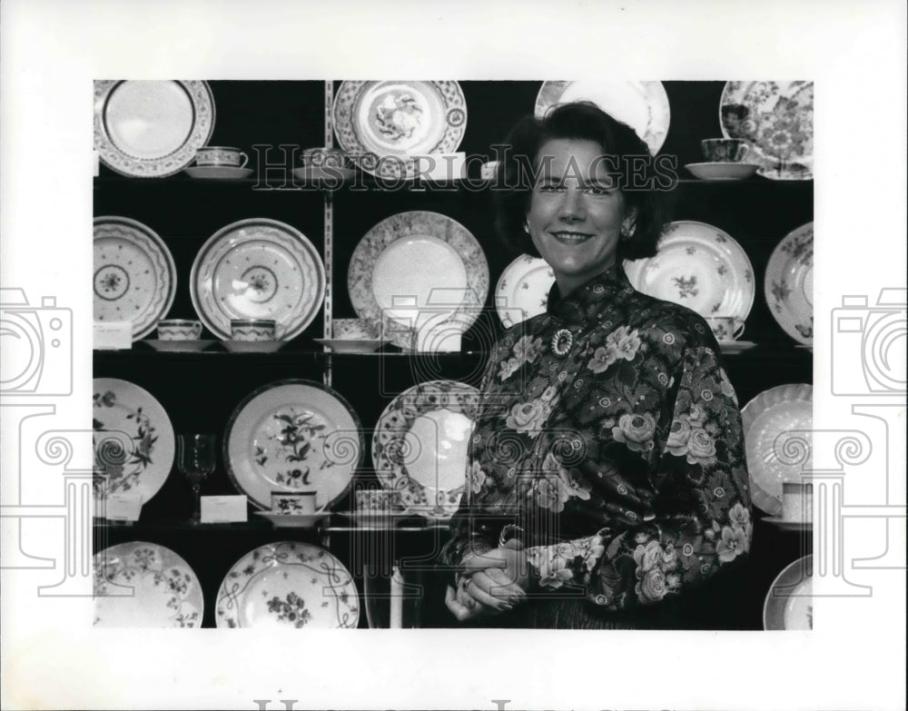 1989 Press Photo Ellen Stirn, owner of the new Ellen Stirn Galleries - Historic Images