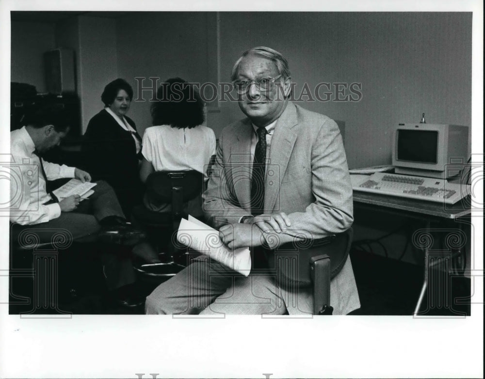 1988 Press Photo Sid Kaplan at the Prescott Travel - Historic Images