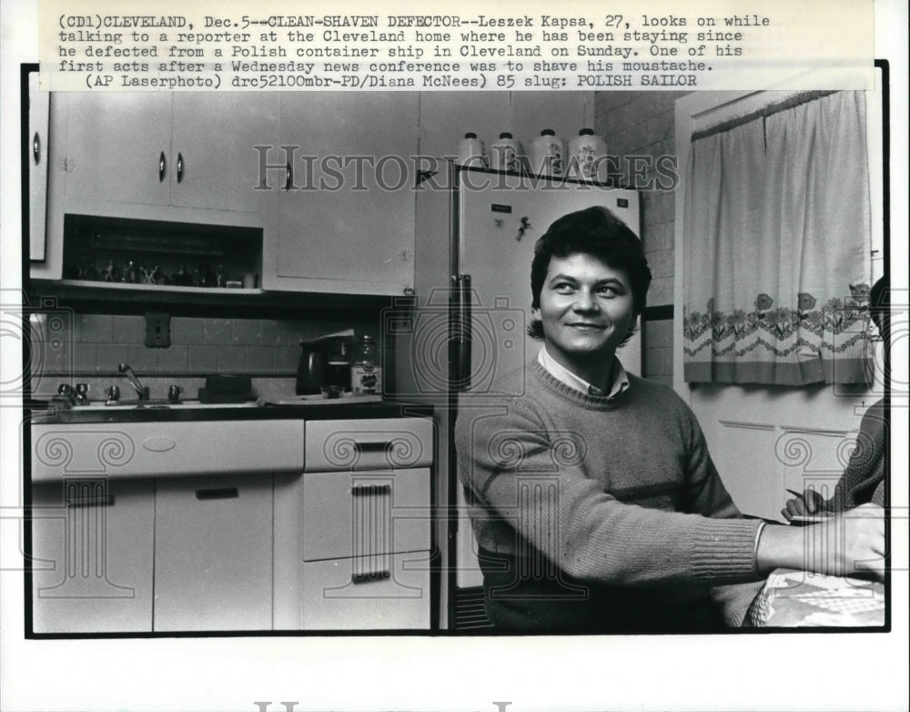 1985 Press Photo Leszek Kapsa, a Polish sailor defected to Cleveland - Historic Images