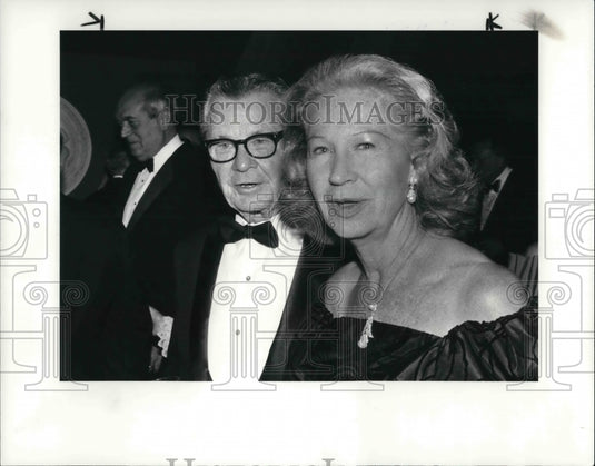 1983 Press Photo Cardiologist, Dr. Earle Kay with his wife, Florrie - Historic Images