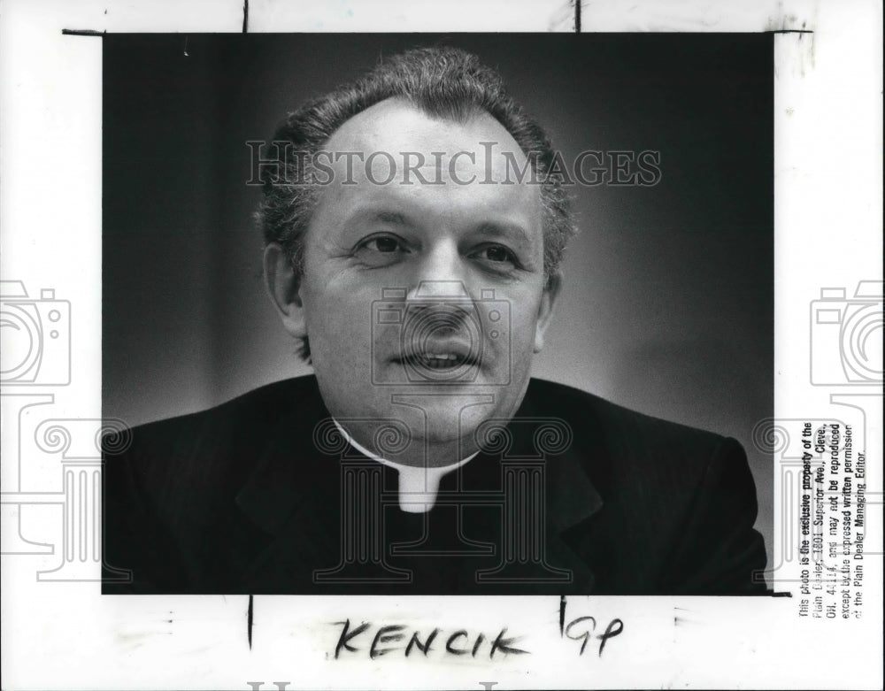 1989 Press Photo Rev. Marian M. Kencik, Pastor Transfiguration Catholic Church - Historic Images