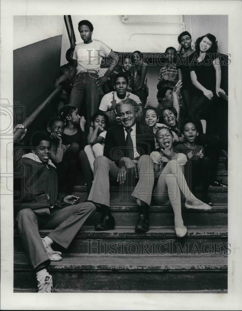 1982 Press Photo Rev. Charles O. Johnson, Martin de Porres Center - Historic Images