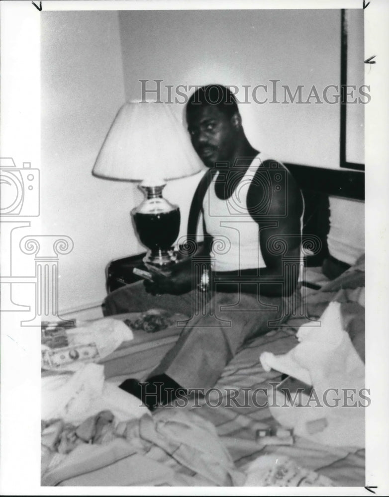 1988 Press Photo Evidence collected from a Jamaican drug dealing operation - Historic Images