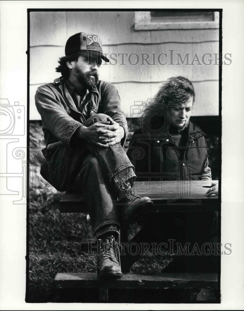 1984 Press Photo Stephen James and wife Laurie found Thomas Hoyt Jones body - Historic Images