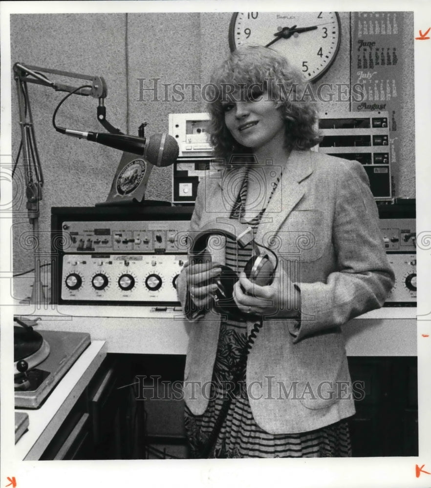 1982 Press Photo Randy Kellog, d.j. for W.G.C.L. ER15th Chester Ave. - Historic Images