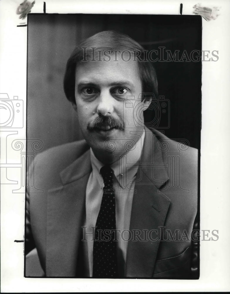 1985 Press Photo Attorney Kurt Karakul - Historic Images