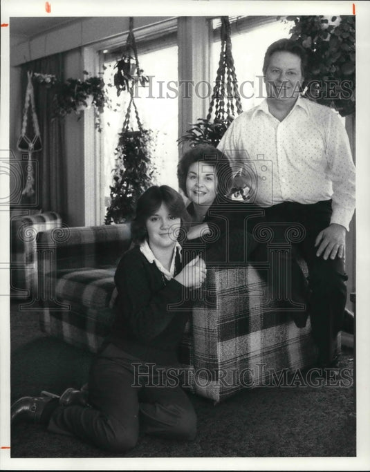 1980 Press Photo The Kasmer family, Paul and Carolyn with daughter - Historic Images