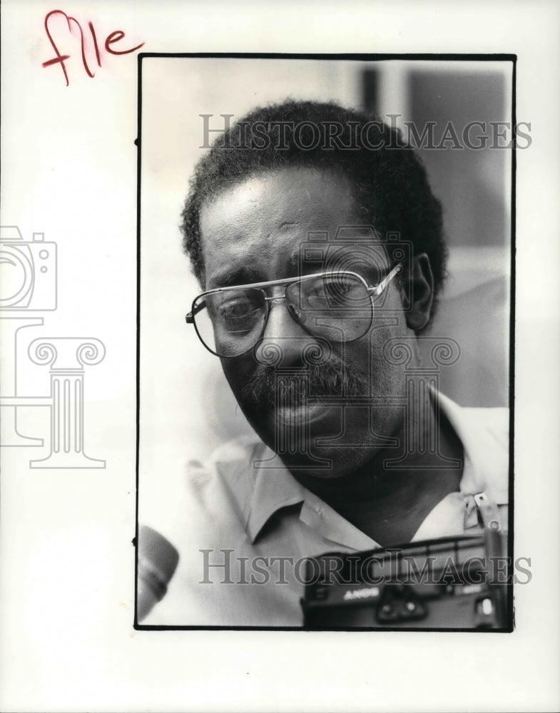 1983 Press Photo Adolphus A. Jolly, father of a robbery and murder suspect - Historic Images