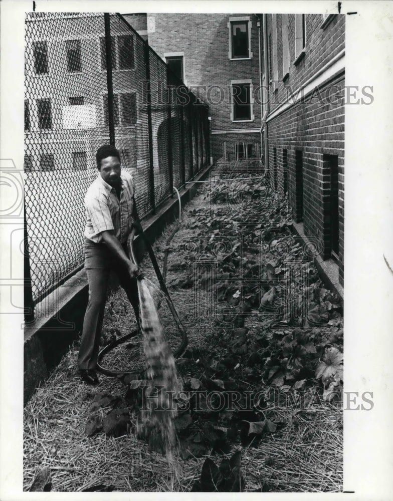 1989 Press Photo Cleveland Juvenile Detention Center Supervisor, Leon Jenkins - Historic Images
