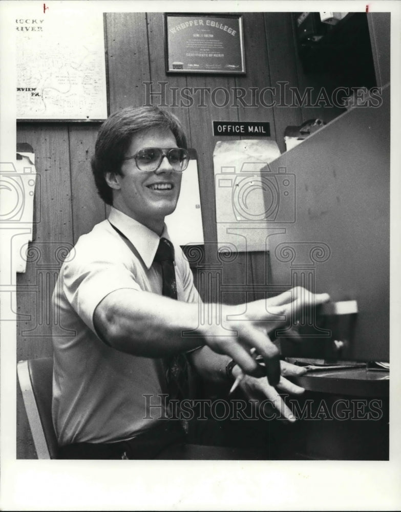 1980 Press Photo Jim Keiter, Mgr of Burger King, 20332 Center Ridge - Historic Images