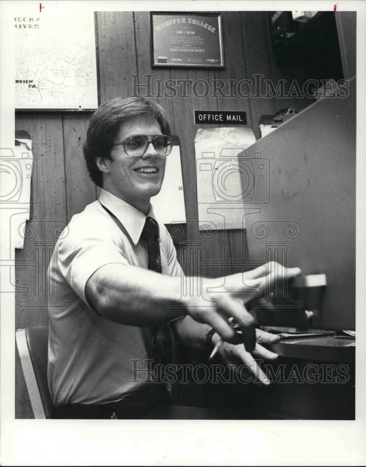 1980 Press Photo Jim Keiter, Mgr of Burger King, 20332 Center Ridge - Historic Images