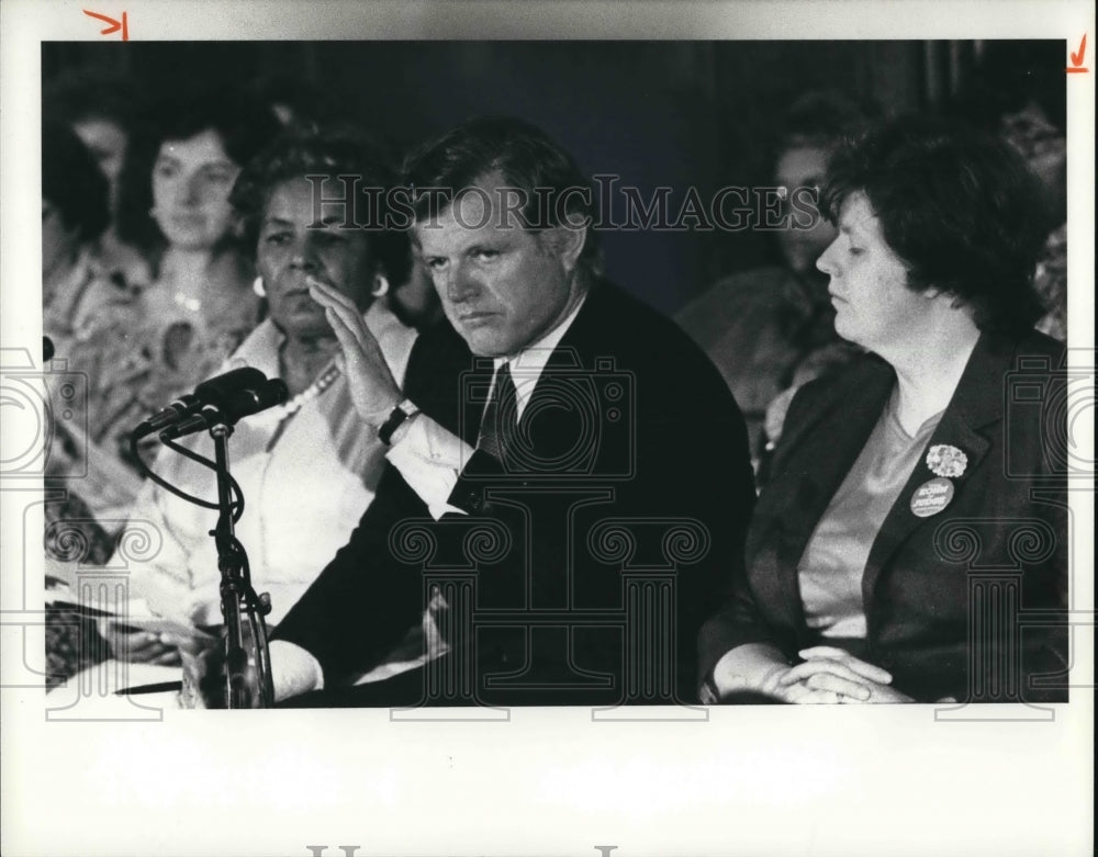 1980 Press Photo Senator M Kennedy Speaks at Microphone in Ohio - Historic Images