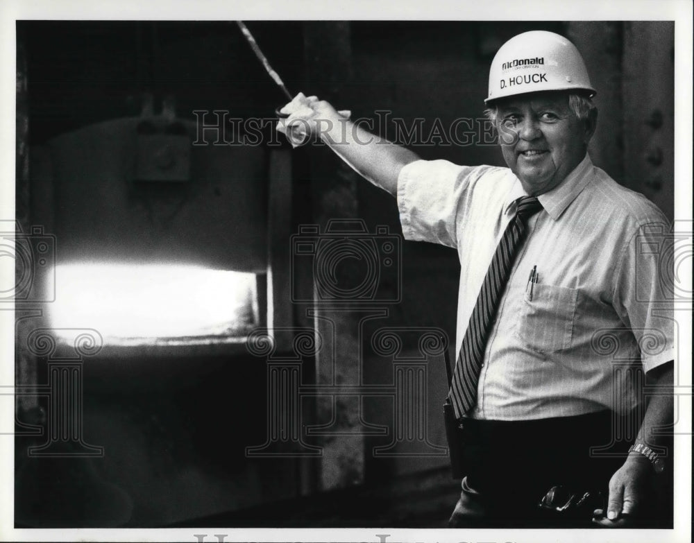 1986 Press Photo Dave Houck, President of McDonald Opens Furnace - Historic Images