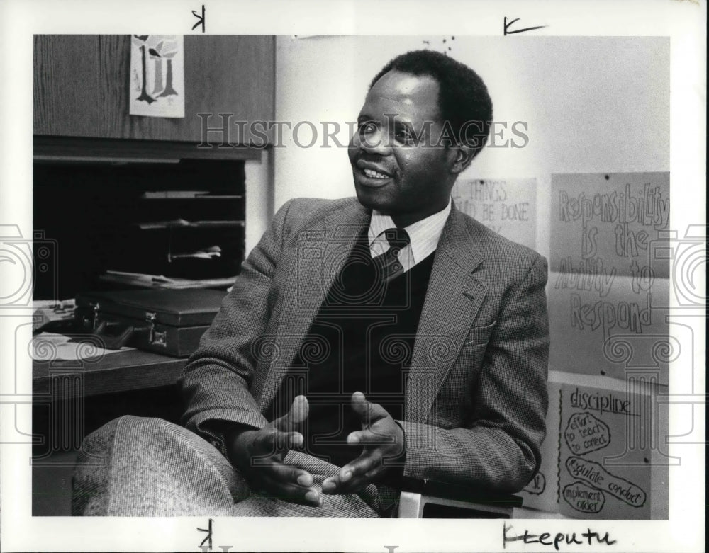 1986 Press Photo Dr Ephraim Leputu Member of Dutch Reformed Church in S Africa - Historic Images