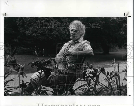 1987 Press Photo Genevieve Jyurovat in her flower garden - Historic Images