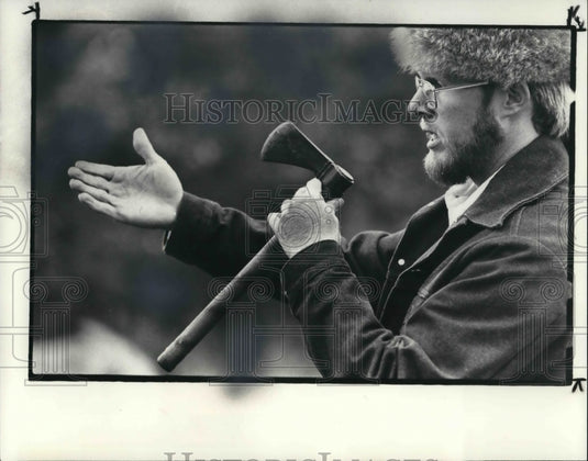 1982, Warren Gartner, Camp storer with the tomahawk - cva26133 - Historic Images