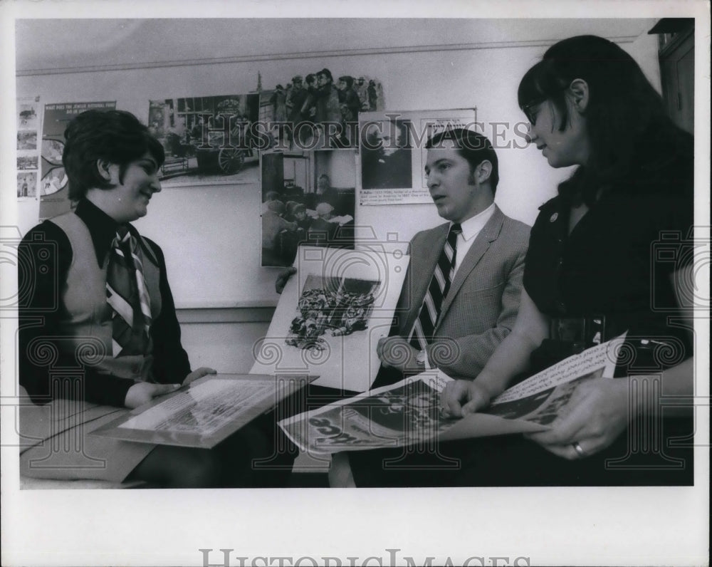 1970 Press Photo Mr. &amp; Mrs. Norton London with Mrs. Marshall Rosenberg - Historic Images