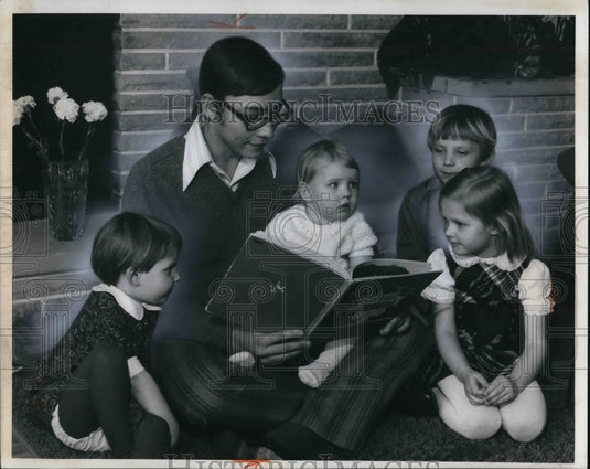 1972, Ramunas Svarcas with the Biblys kids - cva26206 - Historic Images