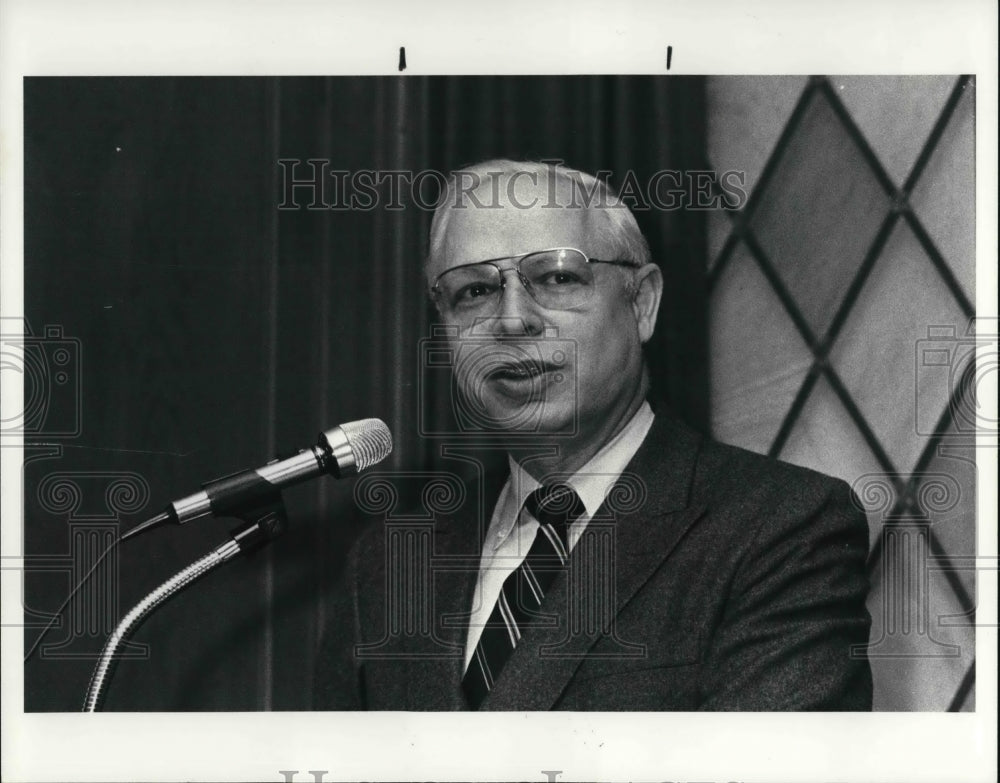 1985 Press Photo American greetings executive, Henry Lowenthal - Historic Images