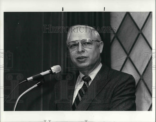 1985 Press Photo American greetings executive, Henry Lowenthal - Historic Images