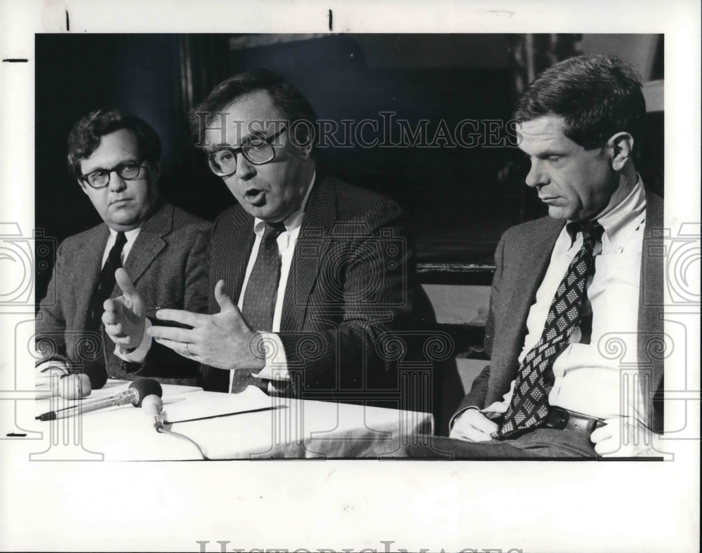 1982 Press Photo John F. Lewis Pres Playhouse Foundation Square - Historic Images