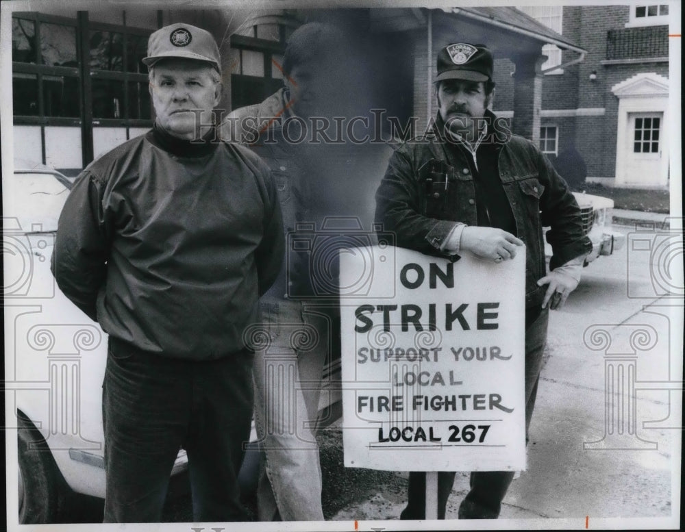 1978 Press Photo Daniel Livchak Lorain Fireman injured fighting fire on strike - Historic Images