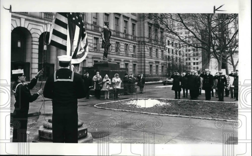 1987 Press Photo Raising of flag at the Board of Education Building - Historic Images