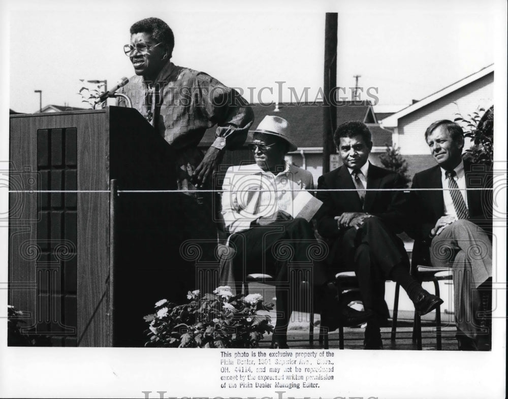 1988 Press Photo Fannie Lewis Councikwoman Ward 7 at Ground Breaking Ceremony - Historic Images