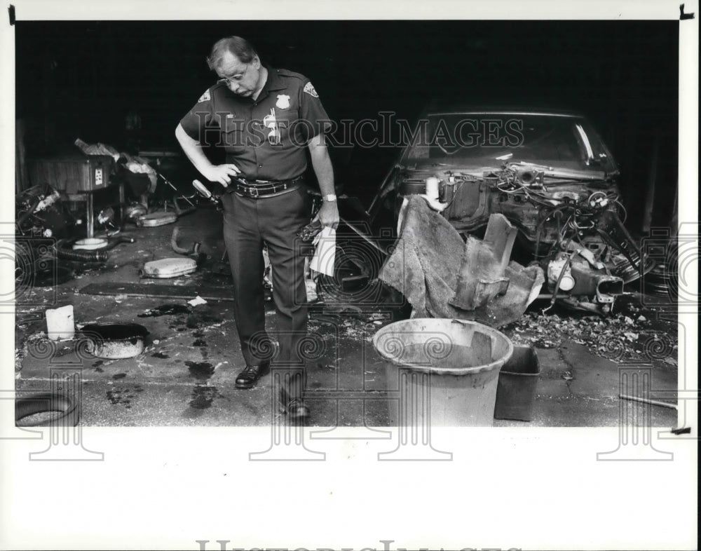 1988 Press Photo Cleveland Patrolman Frank Lewis - Historic Images