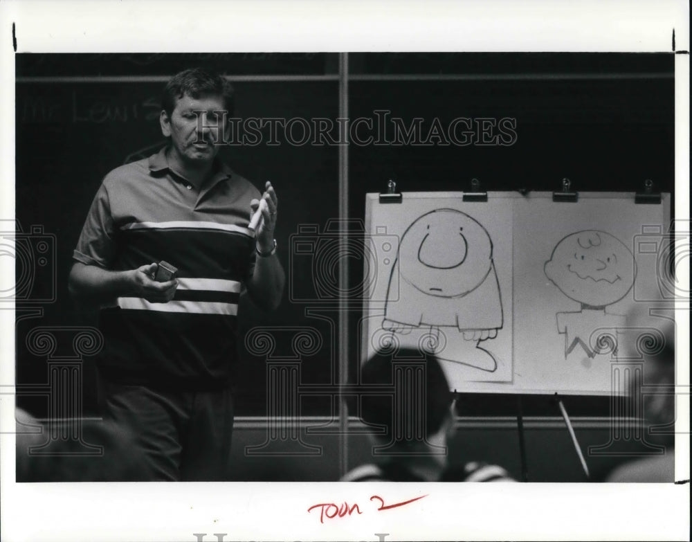 1991 Press Photo Cartooning teacher Bob Lewis with the students - Historic Images