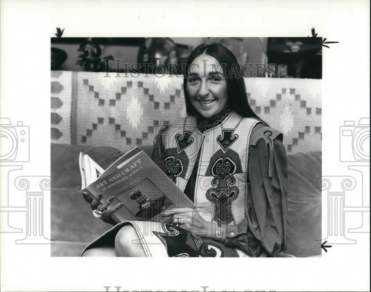 1985 Press Photo Rhoda Levinshn, author of the Art &Craft of Southern  Africa - Historic Images