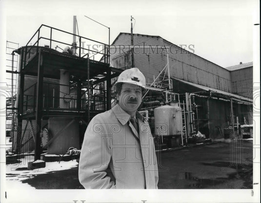 1987 Press Photo James B. Krimmel outside the Quilon Production Plant - Historic Images