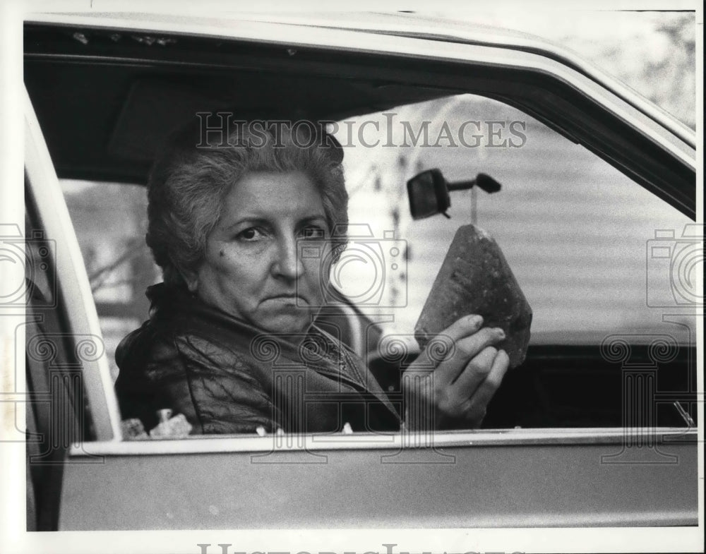 1980 Press Photo Tereza C. Kuroli robbed three times while waiting for police - Historic Images