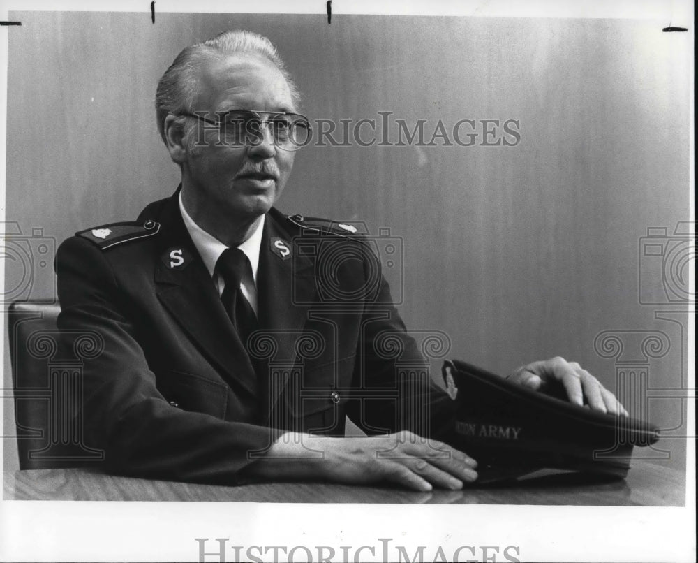 1982 Press Photo Salvation Army Lt. Colonel Clarence W. Kinnett - Historic Images