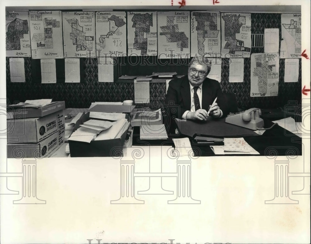 1981 Press Photo Will Largent at For a Better Cleveland Campaign Headquarters - Historic Images