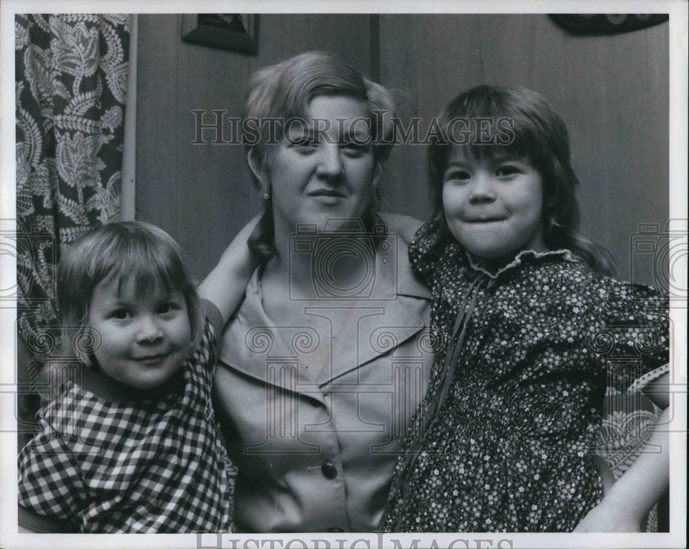 1973, Mrs. Karen Loy with children Nora and Renee - cva26662 - Historic Images