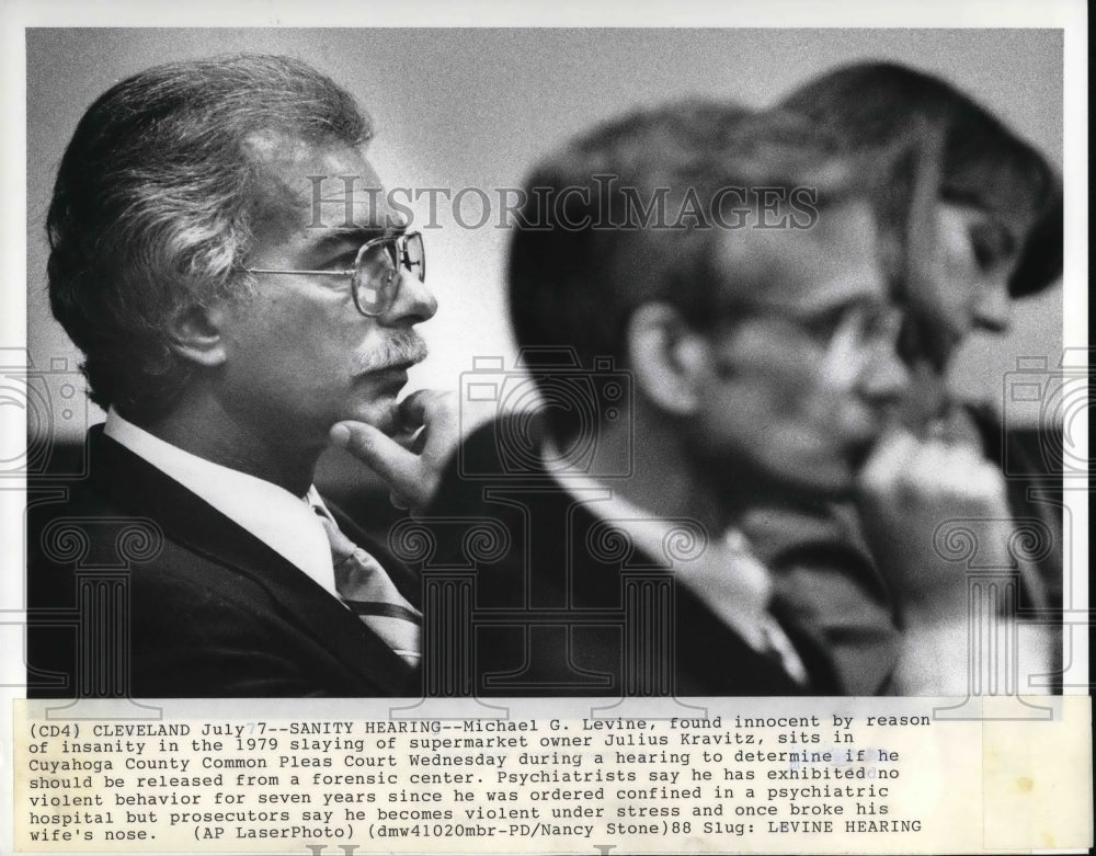 1988 Press Photo Michael Lavine at his sanity hearing with lawyer, F. Hickman - Historic Images