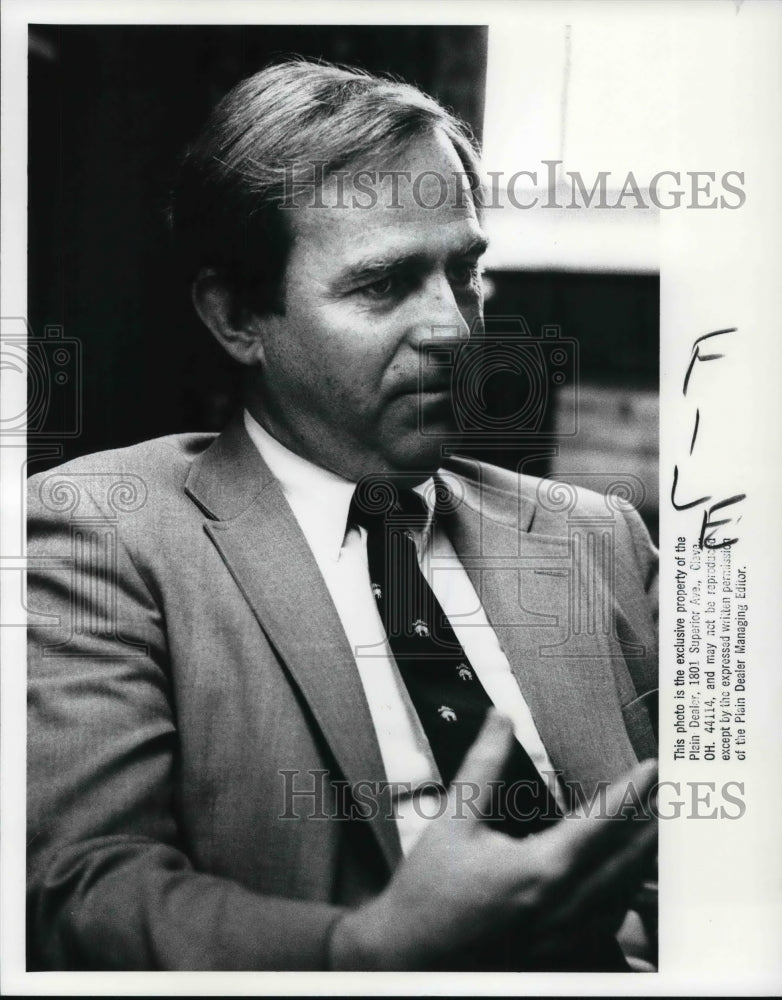 1988 Press Photo Dr. Joseph Kelly Chairman of JCU religious studies Dept. - Historic Images