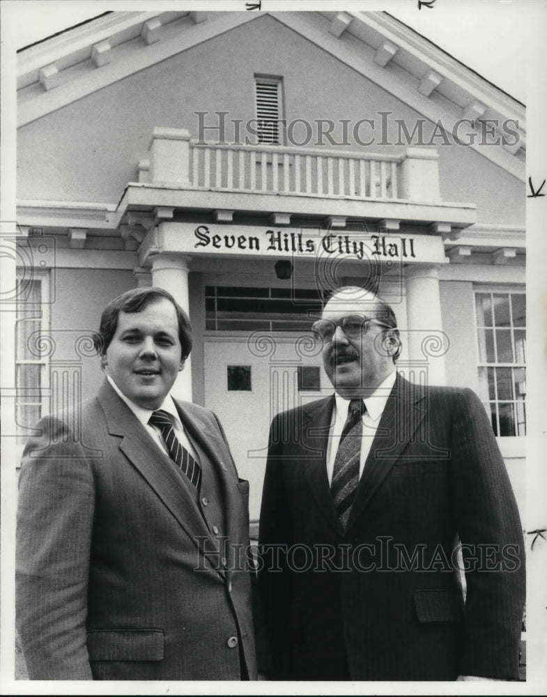 1984 Press Photo Seven Hills Law Dir. Alan A. Kancenjar & Mayor John F. Kelley - Historic Images