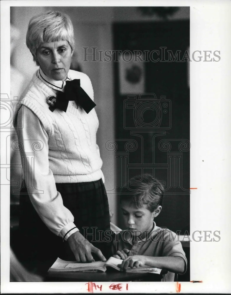 1989 Press Photo Paula Leigh and Michael Boeck, 10, in Math class - Historic Images