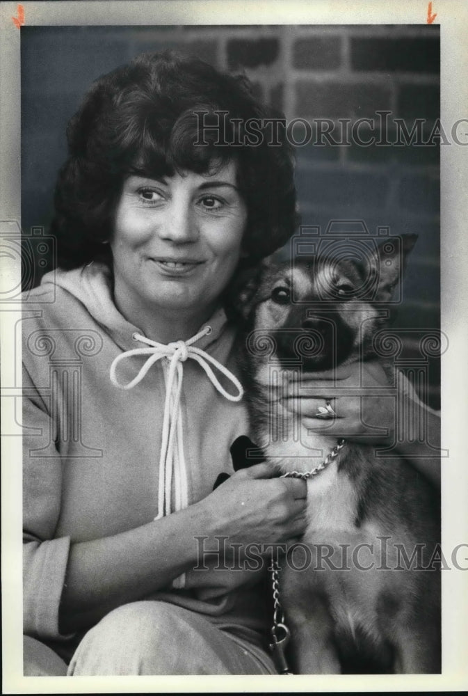 1979 Press Photo Mrs. Delores Levins with Kissie Stray Dog - Historic Images