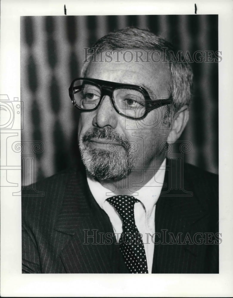 1982 Press Photo Robert J. Levy, Pres Malle&#39;s - Historic Images