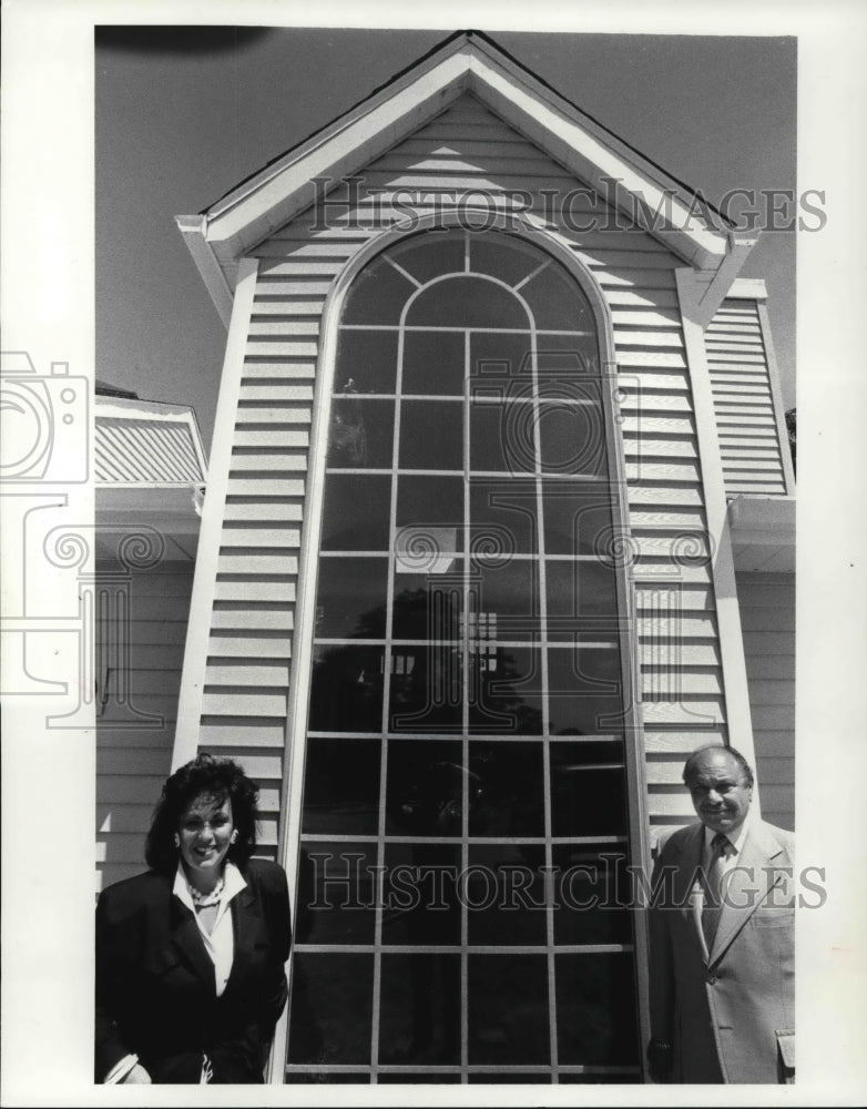 1986 Press Photo Anthony and Lois Latora, Strongsville Real Estate Developers - Historic Images