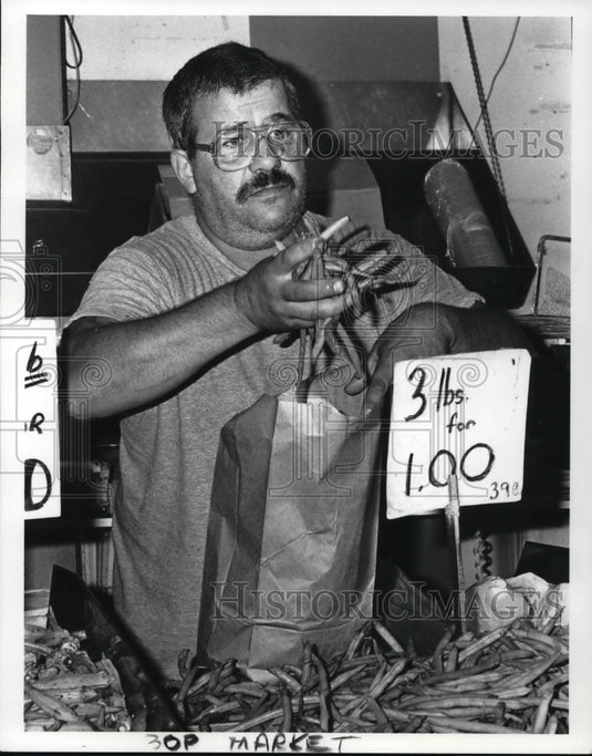 1987 Press Photo Tony LoSchiavo, vegetable vendor - Historic Images