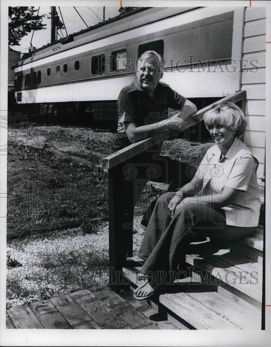 1977 Press Photo H. Edward Lowe with wife Darlene - Historic Images