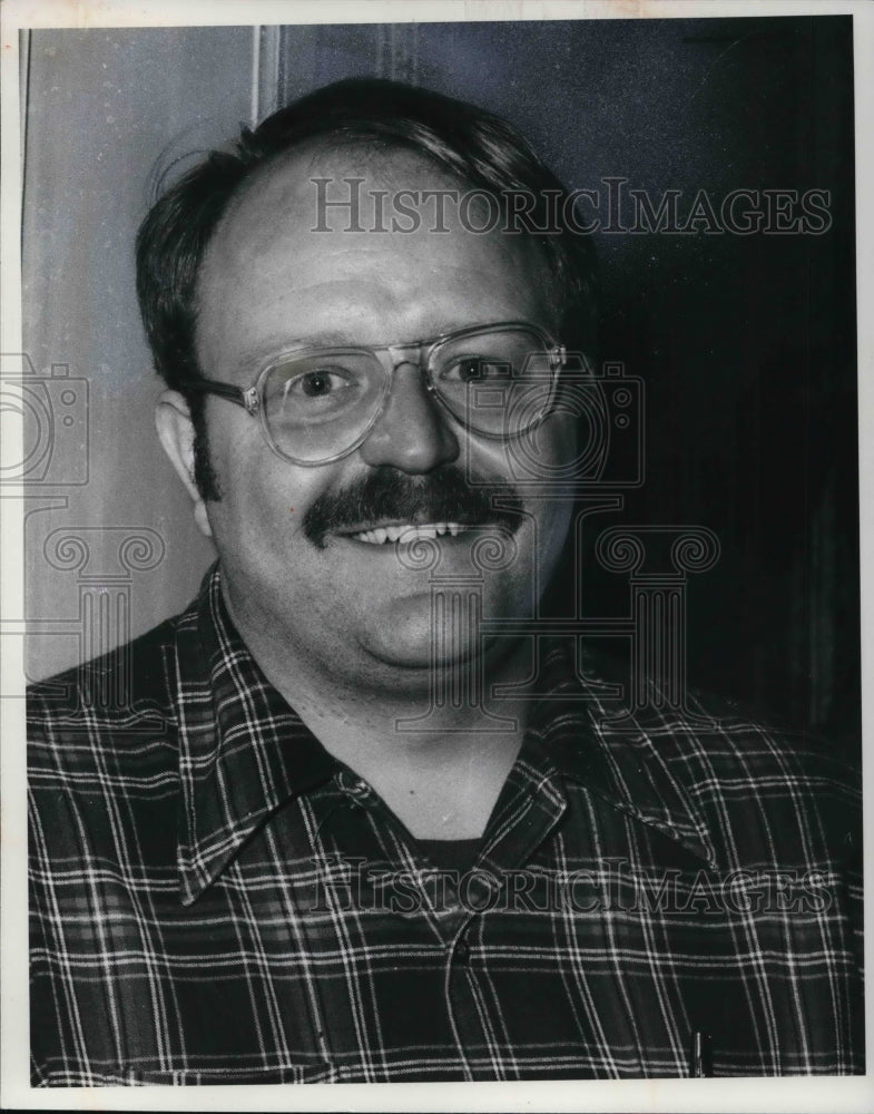 1977 Press Photo Russell Lowe, stage manager of Playhouse Square Association - Historic Images